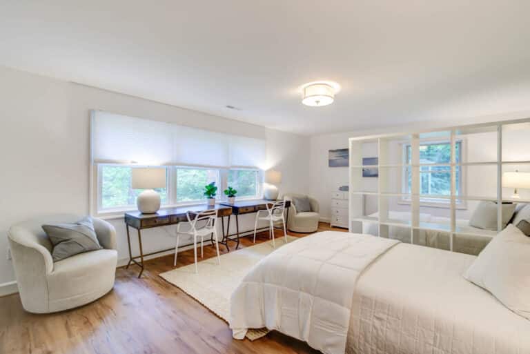 individual bedroom at amfm mental health treatment in Fairfax Station, VA