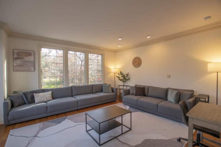 additional lounge room at amfm mental health treatment in annandale, va