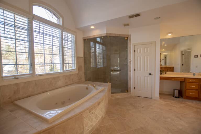 private bathroom amfm mental health treatment in annandale, va