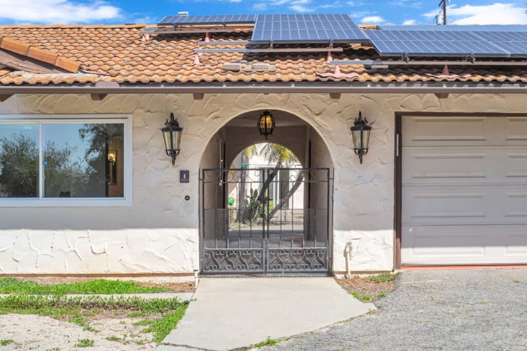 exterior entrance to amfm mental health treatment in fallbrook, ca. Male only treatment location.