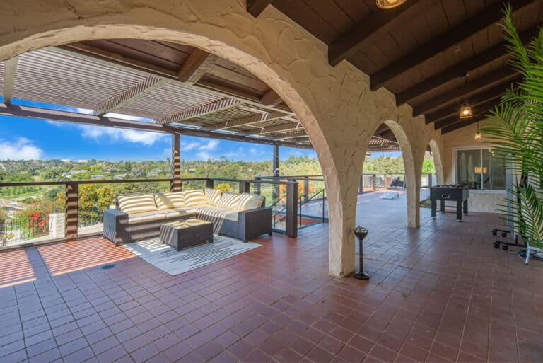 outdoor patio at amfm mental health treatment in fallbrook, ca. Male only treatment location.