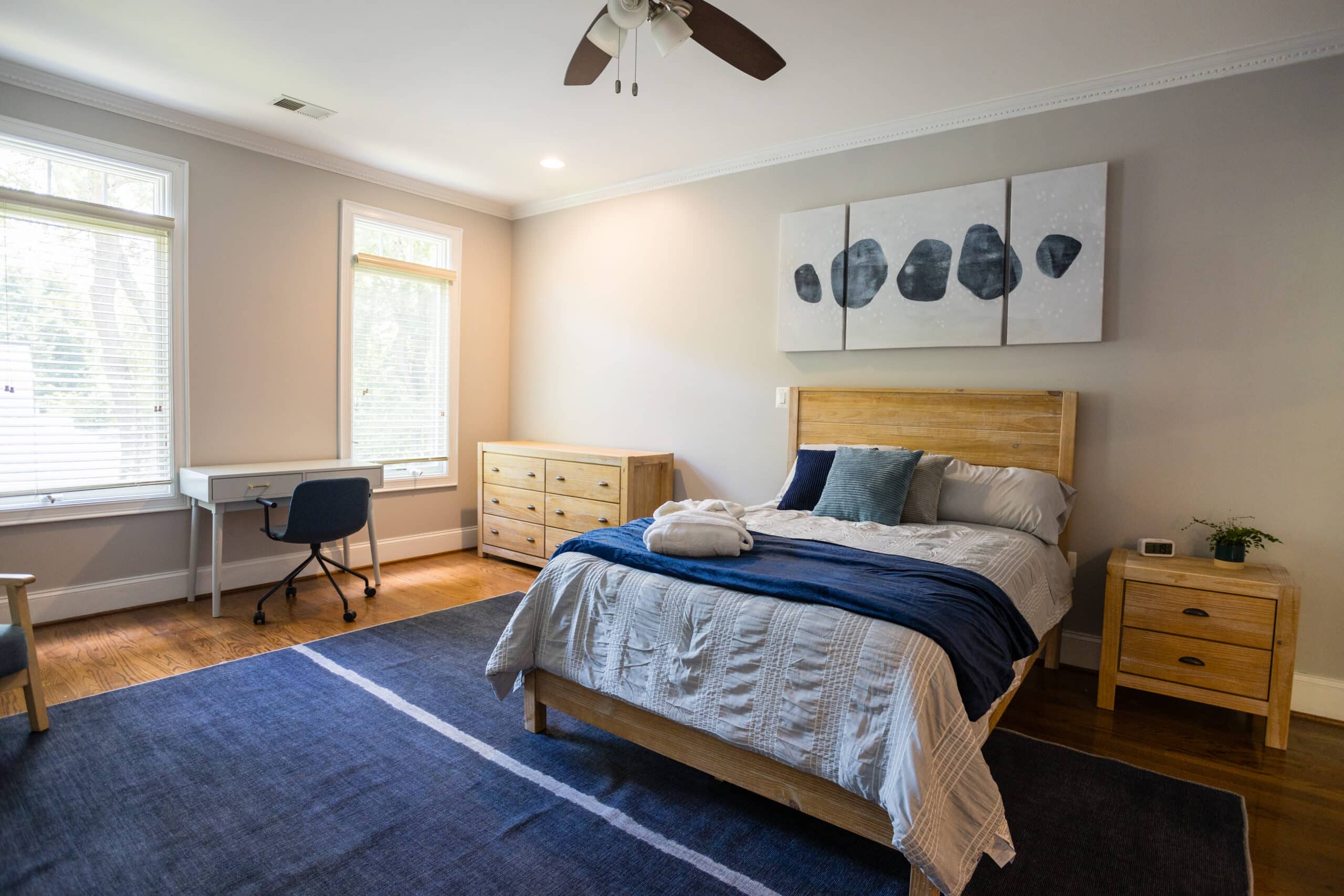 resident bedroom at amfm mental health treatment on Browns Mill Rd in Vienna, VA