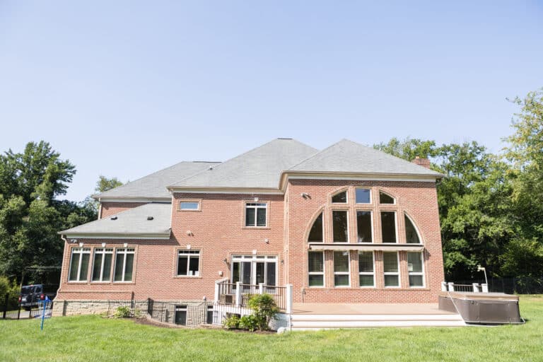 exterior view of amfm mental health treatment on Browns Mill Rd in Vienna, VA
