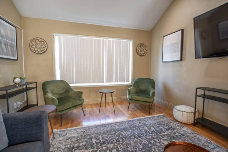 individual therapy room at amfm mental health treatment, female specific house in san juan capistrano