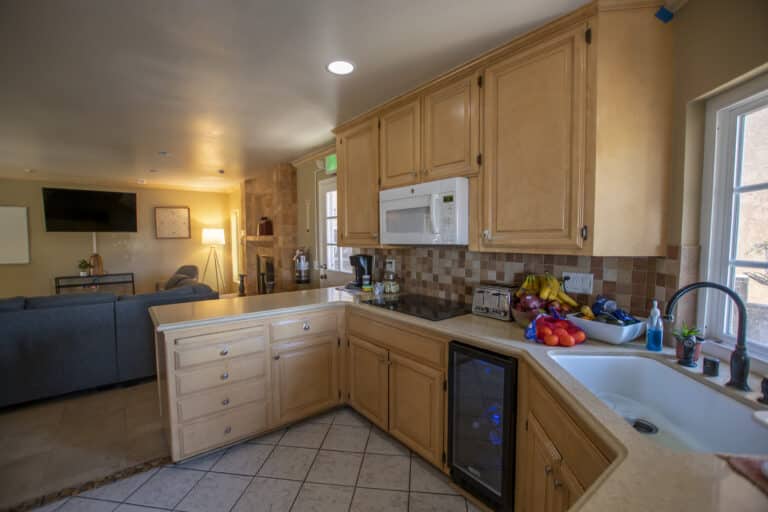 resident kitchen at amfm mental health treatment on street of the blue lantern, dana point