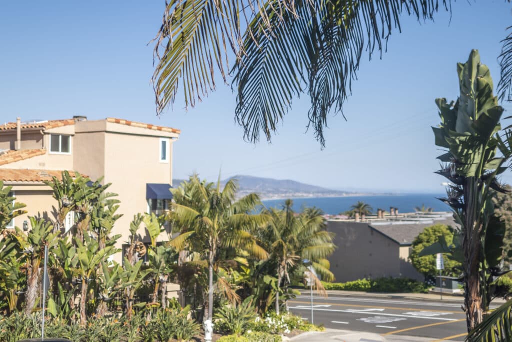 exterior street view of amfm mental health treatment center on street of the blue lantern, dana point