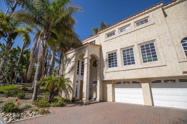 exterior main entrance to AMFM Mental Health Treatment facility in Dana Point for women