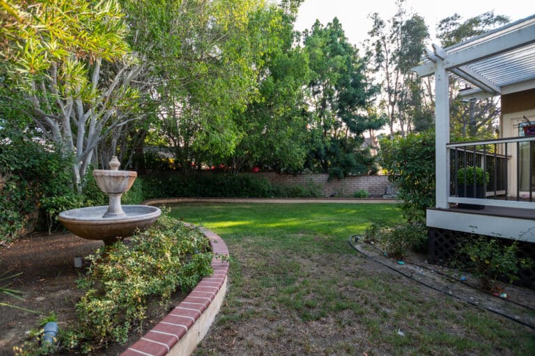 exterior entrance to amfm mental health treatment in laguna hills, ca