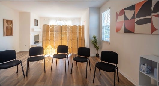 Group therapy room at an AMFM mental health treatment facility where families take part in schizoaffective disorder care. 
