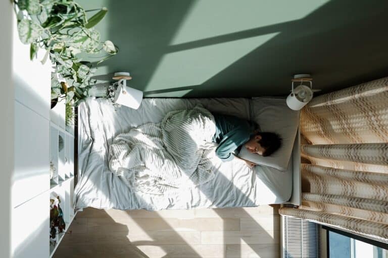 lying in bed all day depression