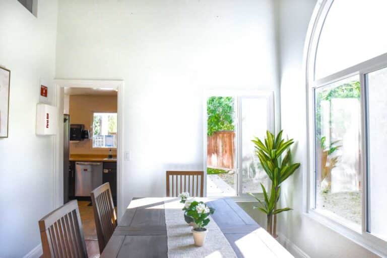 AMFM-mental-health-treatment-campeon-house-dining-room (2)