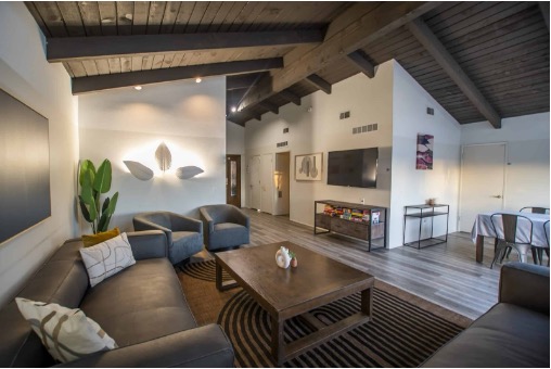 A comfortable common area at one of AMFM's residential mental health treatment facilities 