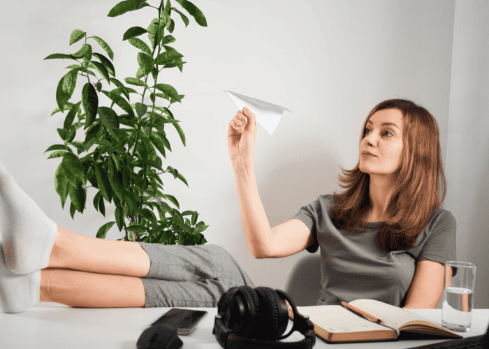 Person struggling with procrastination linked to depressive symptoms