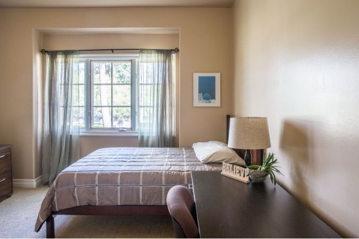 AMFM tranquil private room where clients receiving BPD treatment can stay.