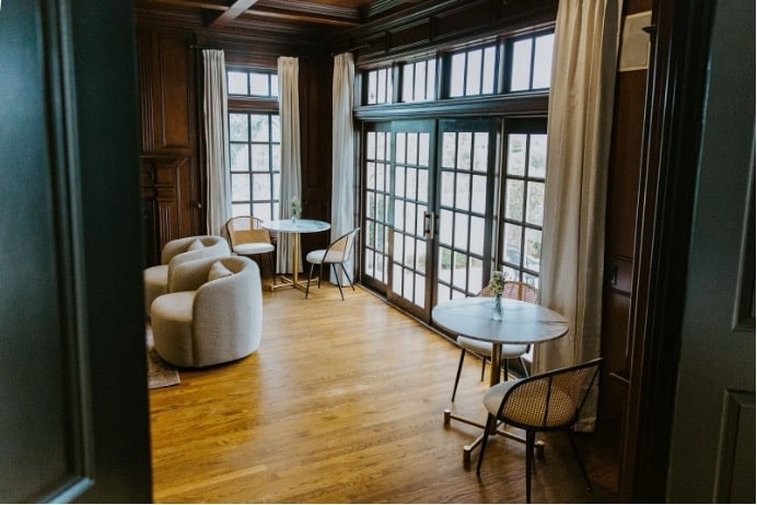 AMFM residential treatment therapy room providing a comfortable, supportive environment for adults receiving ADHD treatment.