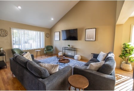 AMFM mental health treatment facility interior showing a calm, home-like area where adults receive specialized BPD care in a residential program setting.