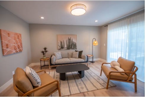 AMFM residential treatment facility with a comfortable home-like interior providing specialized mental health care for individuals with BPD and related conditions.