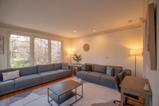 Comfortable living room at AMFM Rose House where clients receive structured anxiety treatment in a home-like setting 