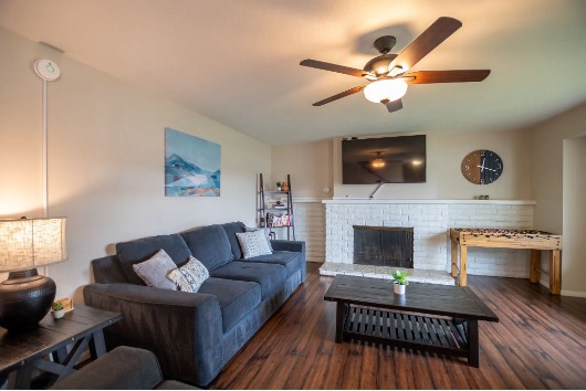 Calm, home-like AMFM residential treatment room with soft natural lighting and comfortable seating, designed to support clients receiving mental health care for panic and anxiety.