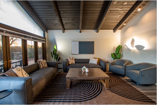 Comfortable living space at AMFM's Beacon facility, where clients receive CBT and other evidence-based depression treatments.