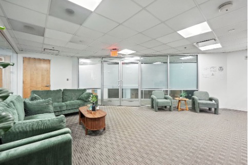 Comfortable, home-like living room at AMFM's residential mental health facility, where clients receive OCD treatment.