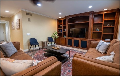 Recurring anxiety attacks point to treatable causes, and AMFM's licensed clinicians address them in comfortable, home-like residential and outpatient settings.