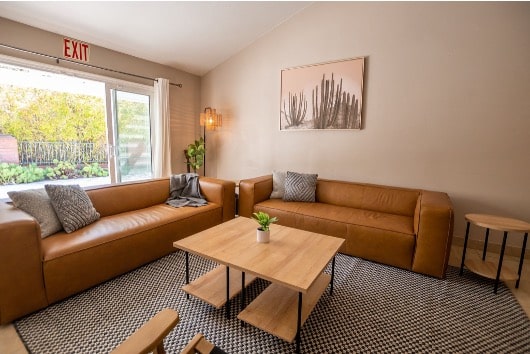 Calm, home-like living area at AMFM residential mental health facility, where adults receive treatment for BPD abandonment issues.